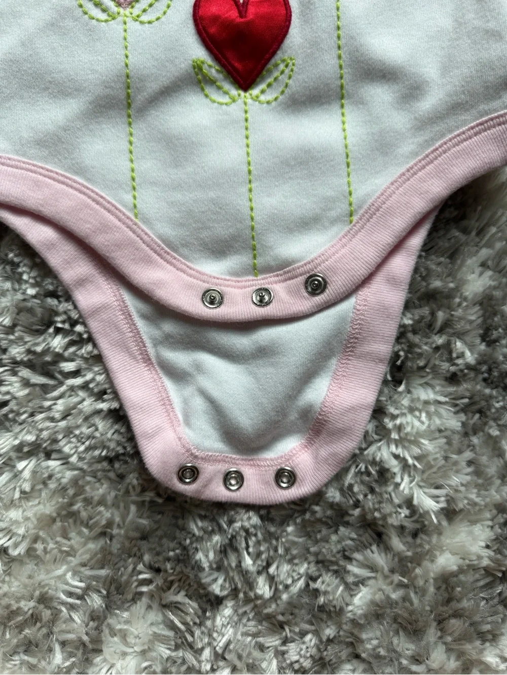Baby GAP Girls Y2K White & Pink Heart Embroidered Floral Onesie 6-12M